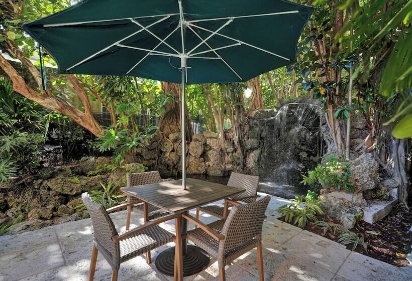 Modern Bay View With Free Parking