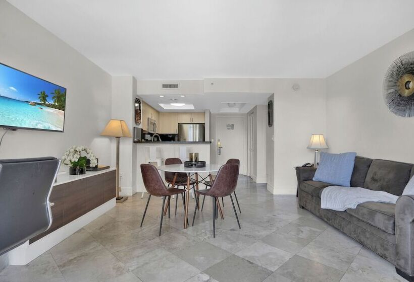 Modern Bay View With Free Parking