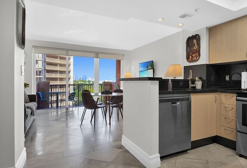 Modern Bay View With Free Parking