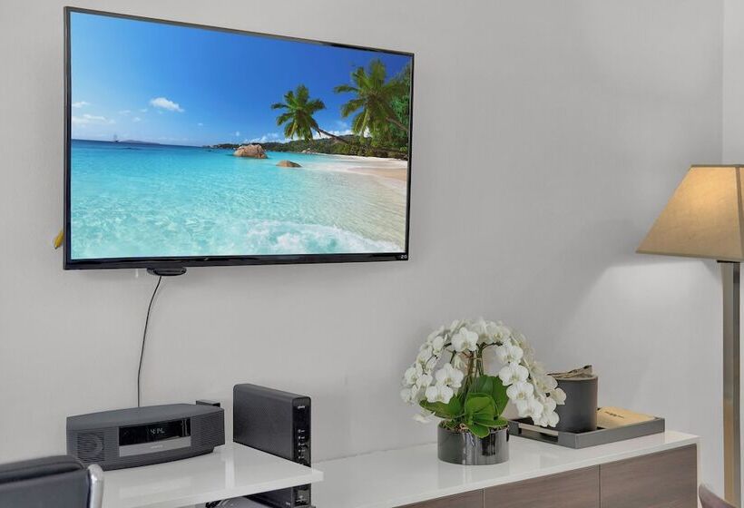 Modern Bay View With Free Parking