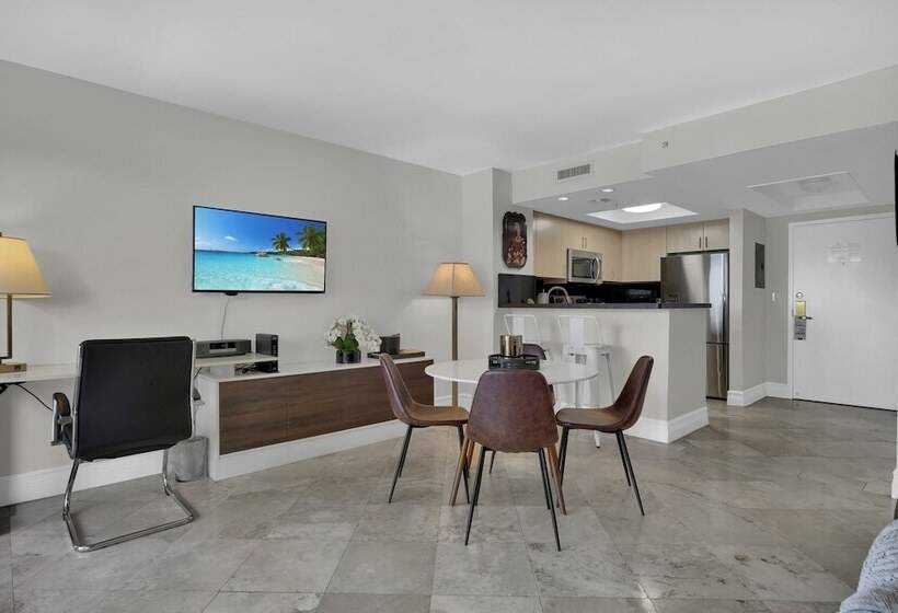 Modern Bay View With Free Parking