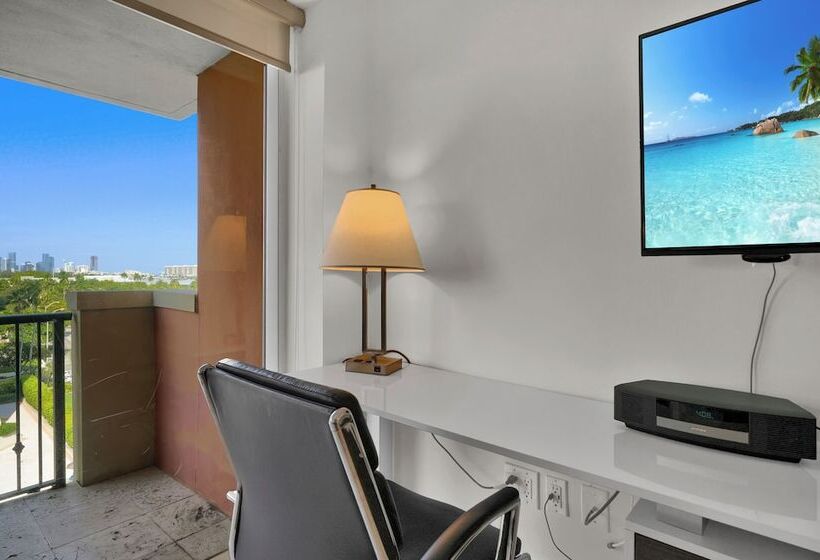 Modern Bay View With Free Parking