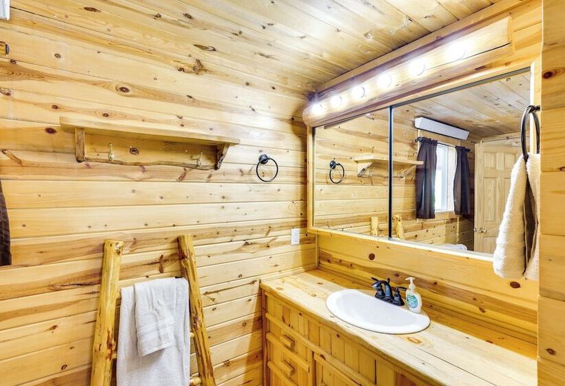 Hike, Unwind & Bring Your Pet: Deadwood Cabin!