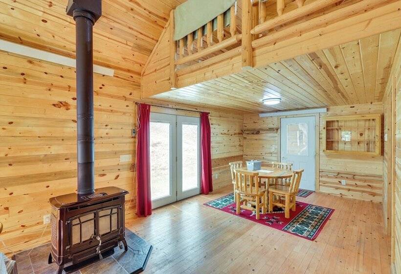 Hike, Unwind & Bring Your Pet: Deadwood Cabin!