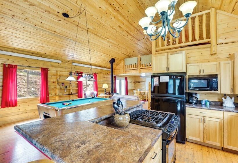 Hike, Unwind & Bring Your Pet: Deadwood Cabin!