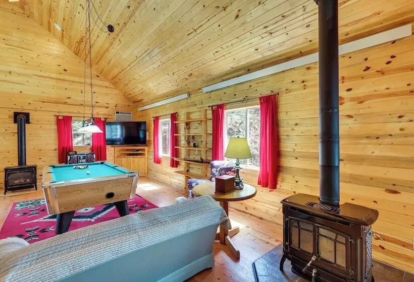 Hike, Unwind & Bring Your Pet: Deadwood Cabin!