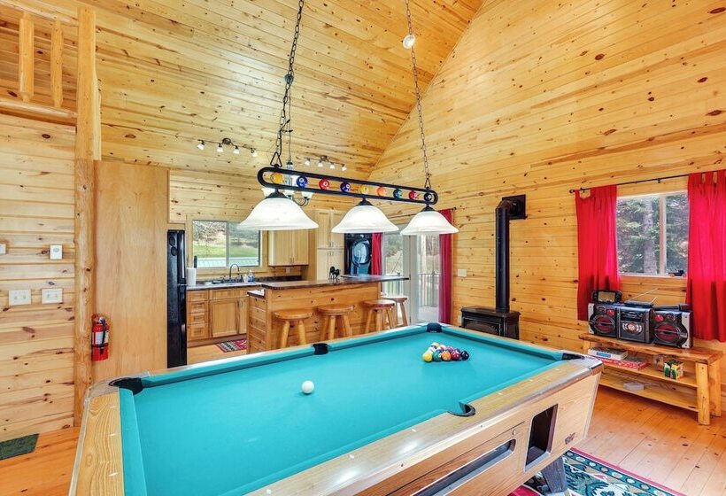 Hike, Unwind & Bring Your Pet: Deadwood Cabin!