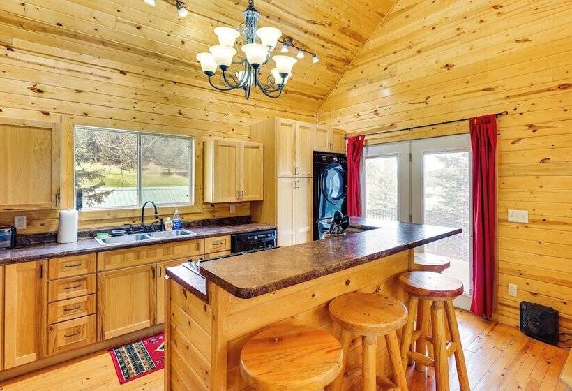 Hike, Unwind & Bring Your Pet: Deadwood Cabin!