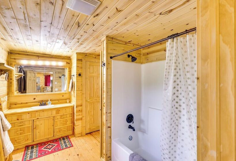 Hike, Unwind & Bring Your Pet: Deadwood Cabin!