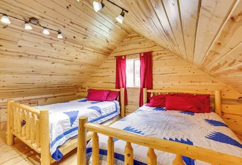Hike, Unwind & Bring Your Pet: Deadwood Cabin!