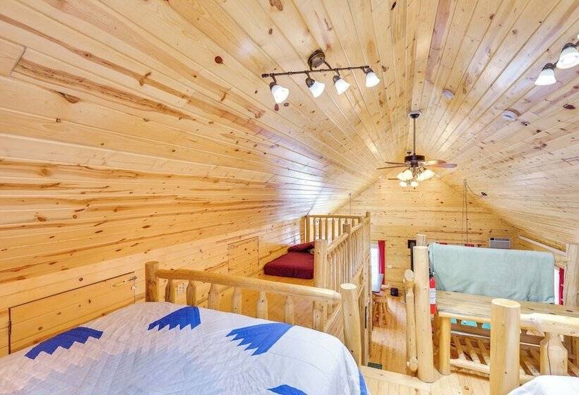 Hike, Unwind & Bring Your Pet: Deadwood Cabin!