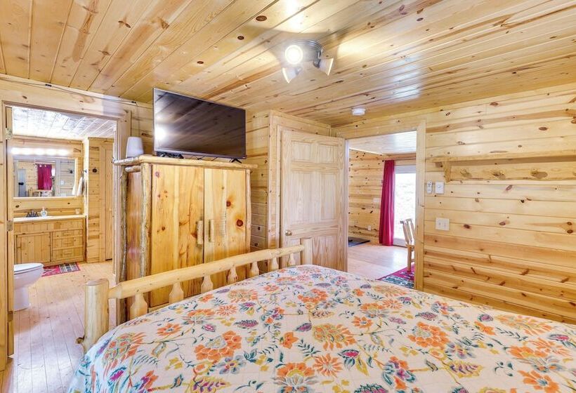 Hike, Unwind & Bring Your Pet: Deadwood Cabin!