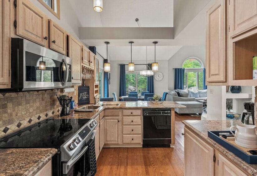 The Boulder Inn By Avantstay Indoor Hot Tub, Game Room, Outdoor Fire Pit