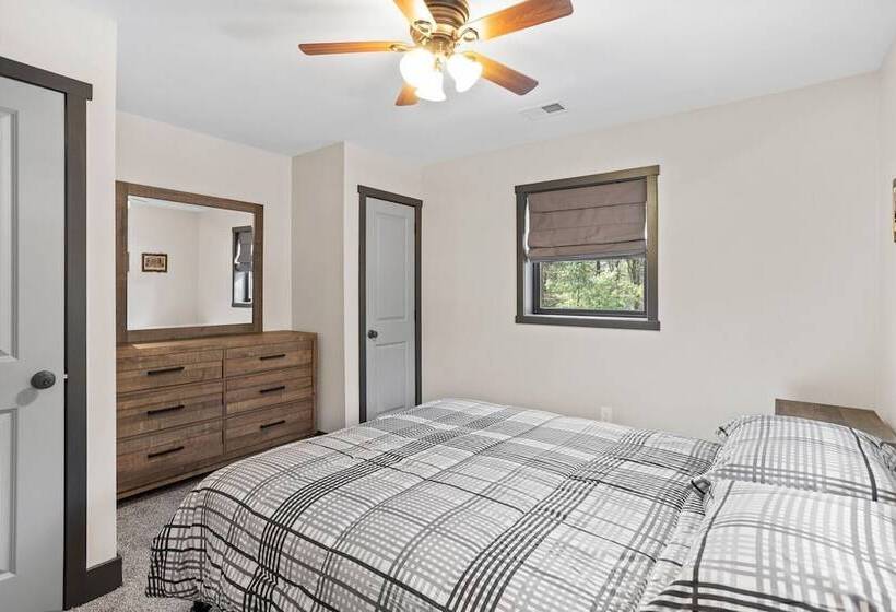 The Breck By Avantstay Modern 6bdr Cabin W/ Hot Tub & Game Room