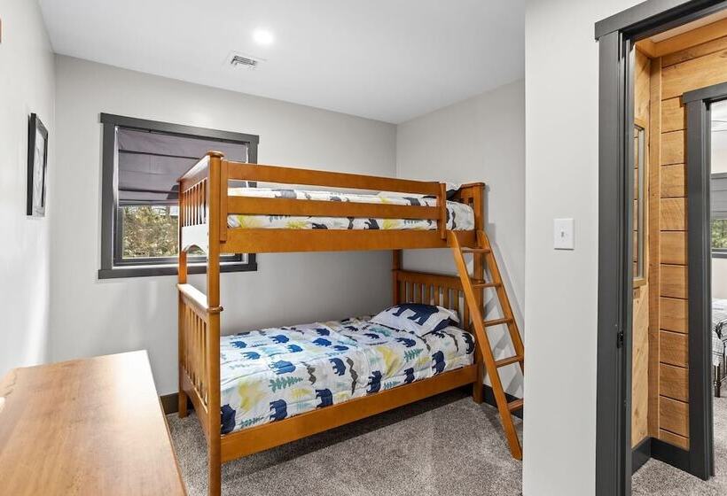 The Breck By Avantstay Modern 6bdr Cabin W/ Hot Tub & Game Room