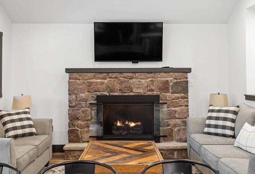 The Breck By Avantstay Modern 6bdr Cabin W/ Hot Tub & Game Room