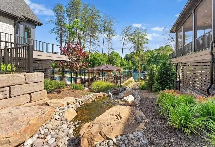 The Lodges Avantstay Lakefront, Sleeps 66 Pools, Docks, Theaters, Views