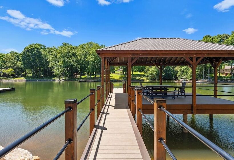 The Lodges Avantstay Lakefront, Sleeps 66 Pools, Docks, Theaters, Views