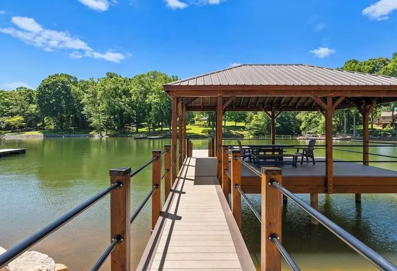 The Lodges Avantstay Lakefront, Sleeps 66 Pools, Docks, Theaters, Views
