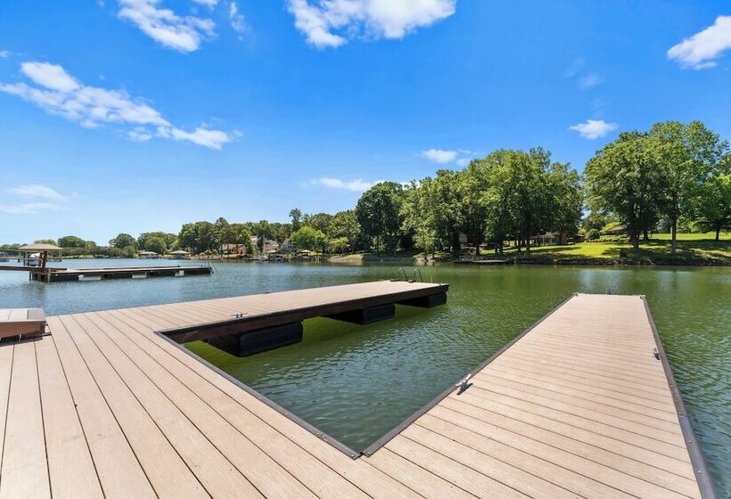 The Lodges Avantstay Lakefront, Sleeps 66 Pools, Docks, Theaters, Views