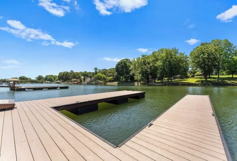 The Lodges Avantstay Lakefront, Sleeps 66 Pools, Docks, Theaters, Views