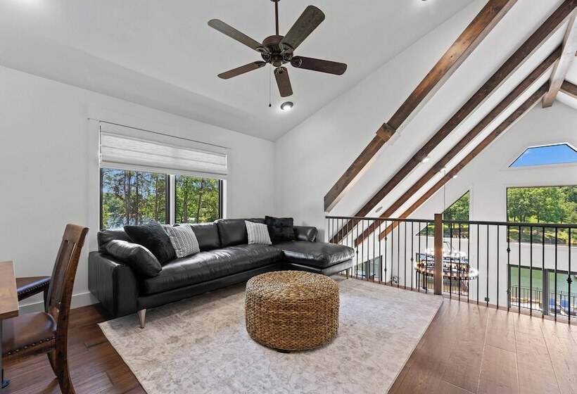 The Lodges Avantstay Lakefront, Sleeps 66 Pools, Docks, Theaters, Views