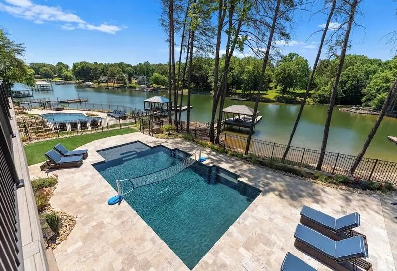 The Lodges Avantstay Lakefront, Sleeps 66 Pools, Docks, Theaters, Views