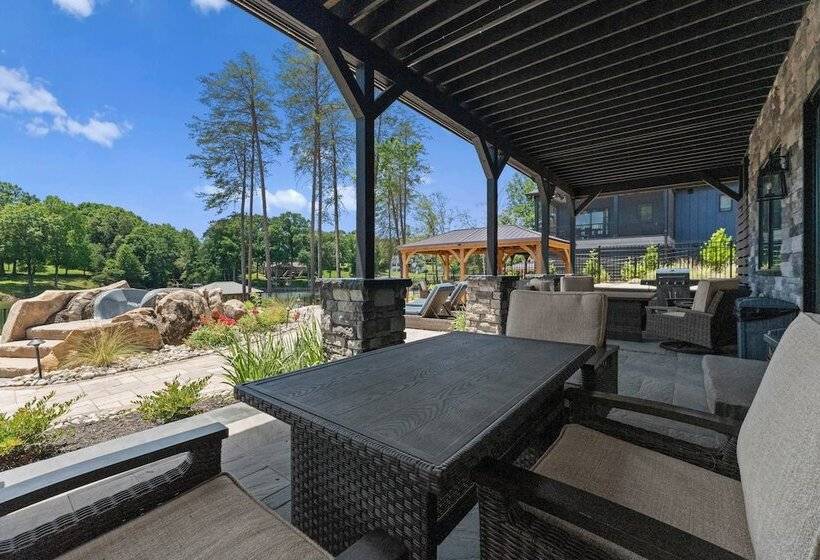 The Lodges Avantstay Lakefront, Sleeps 66 Pools, Docks, Theaters, Views