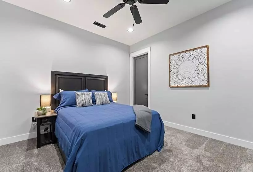 The Lodges Avantstay Lakefront, Sleeps 66 Pools, Docks, Theaters, Views