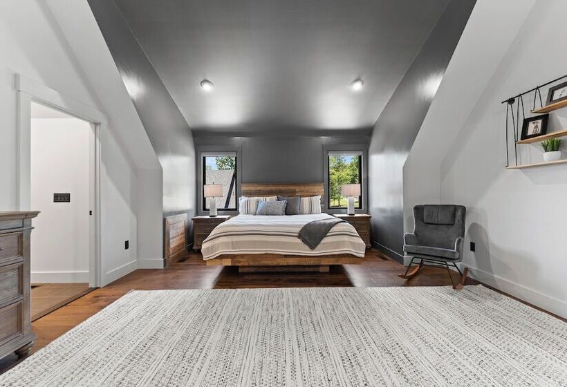 The Lodges Avantstay Lakefront, Sleeps 66 Pools, Docks, Theaters, Views