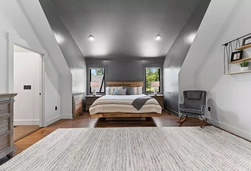 The Lodges Avantstay Lakefront, Sleeps 66 Pools, Docks, Theaters, Views