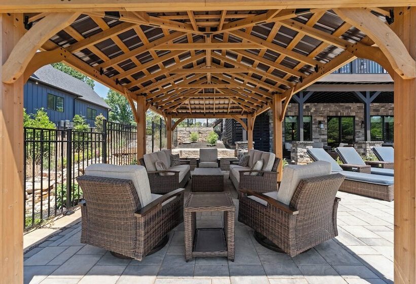 The Lodges Avantstay Lakefront, Sleeps 66 Pools, Docks, Theaters, Views