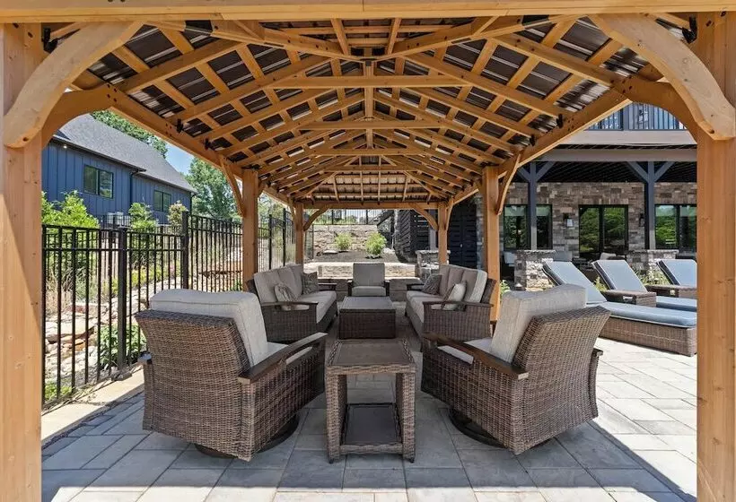 The Lodges Avantstay Lakefront, Sleeps 66 Pools, Docks, Theaters, Views