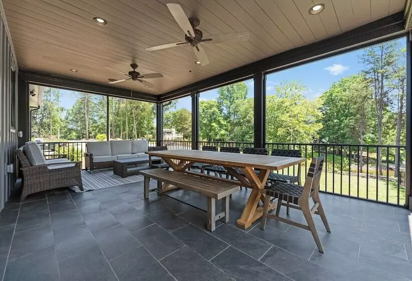 The Lodges Avantstay Lakefront, Sleeps 66 Pools, Docks, Theaters, Views