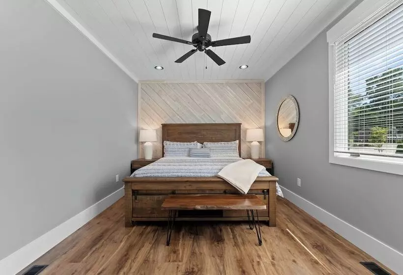 The Lodges Avantstay Lakefront, Sleeps 66 Pools, Docks, Theaters, Views