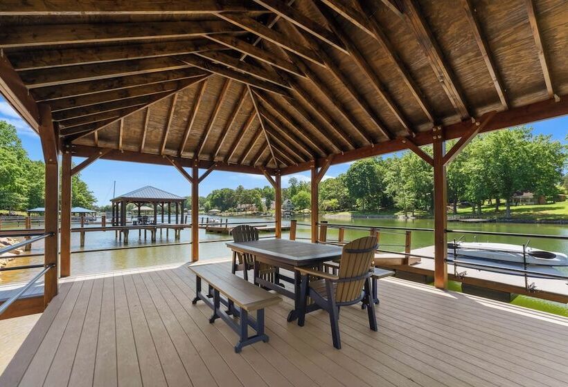 The Lodges Avantstay Lakefront, Sleeps 66 Pools, Docks, Theaters, Views