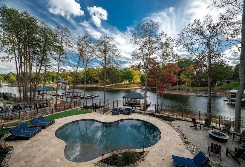 The Lodges Avantstay Lakefront, Sleeps 66 Pools, Docks, Theaters, Views