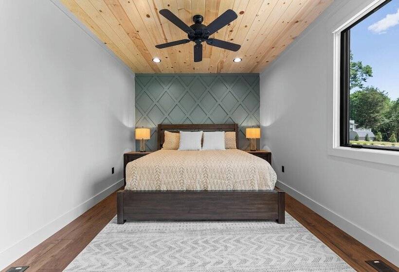 The Lodges Avantstay Lakefront, Sleeps 66 Pools, Docks, Theaters, Views