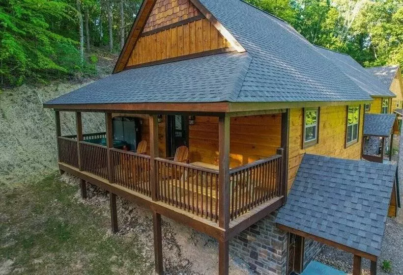 The Wacky Woodpecker By Avantstay Game Room, Private Hot Tub, & Pool Access!