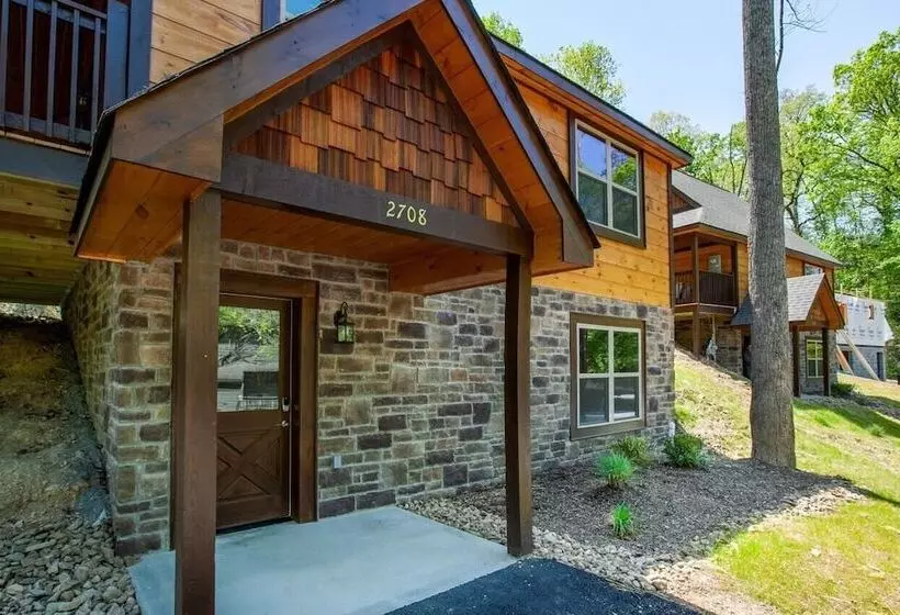 The Wacky Woodpecker By Avantstay Game Room, Private Hot Tub, & Pool Access!