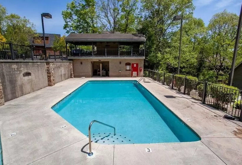 The Wacky Woodpecker By Avantstay Game Room, Private Hot Tub, & Pool Access!