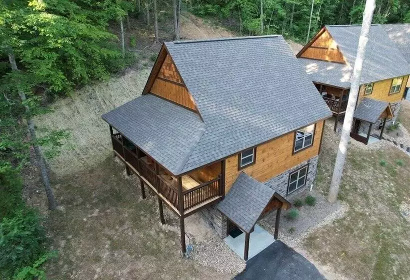 The Wacky Woodpecker By Avantstay Game Room, Private Hot Tub, & Pool Access!