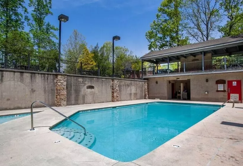 The Wacky Woodpecker By Avantstay Game Room, Private Hot Tub, & Pool Access!