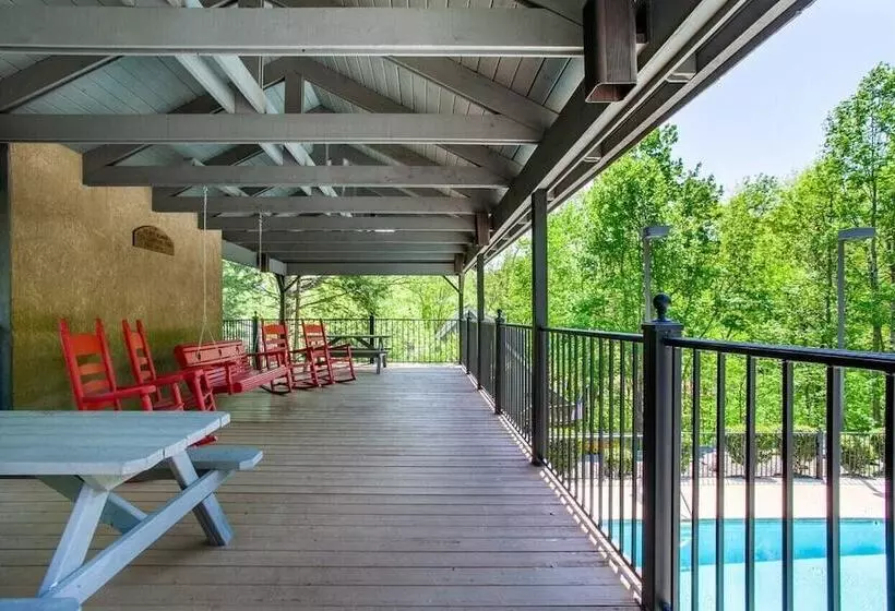 The Wacky Woodpecker By Avantstay Game Room, Private Hot Tub, & Pool Access!