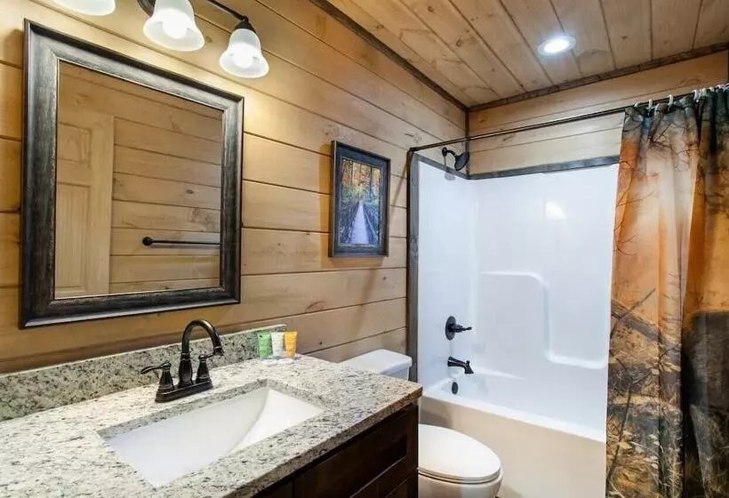 The Wacky Woodpecker By Avantstay Game Room, Private Hot Tub, & Pool Access!