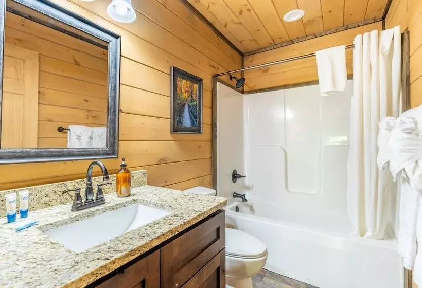 The Wacky Woodpecker By Avantstay Game Room, Private Hot Tub, & Pool Access!