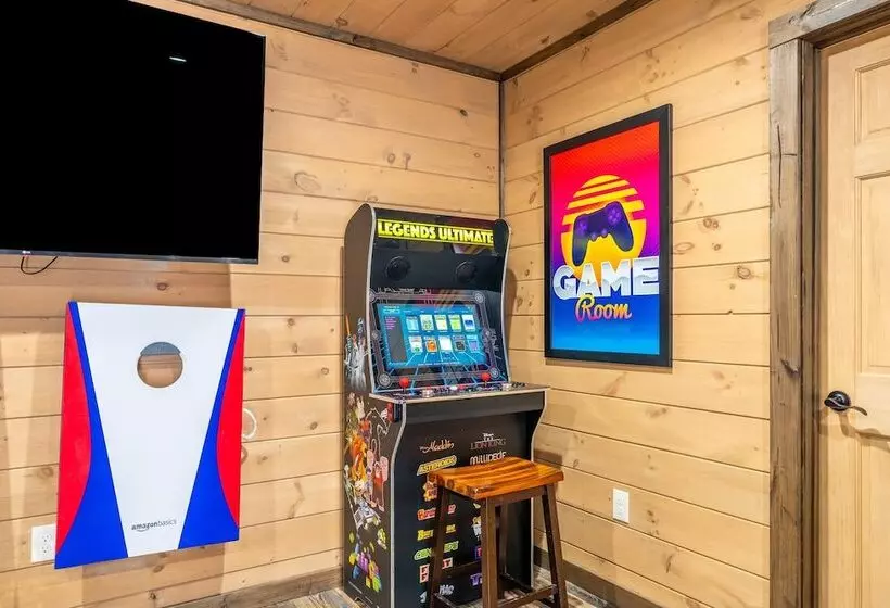 The Wacky Woodpecker By Avantstay Game Room, Private Hot Tub, & Pool Access!