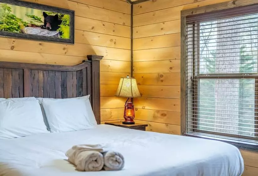 The Wacky Woodpecker By Avantstay Game Room, Private Hot Tub, & Pool Access!