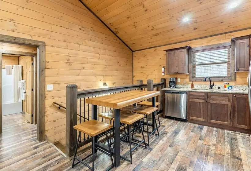 The Wacky Woodpecker By Avantstay Game Room, Private Hot Tub, & Pool Access!