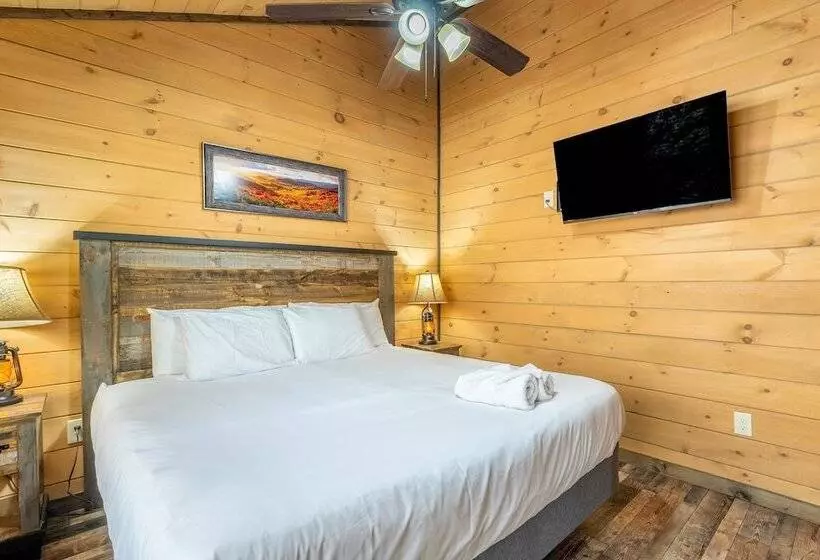 The Wacky Woodpecker By Avantstay Game Room, Private Hot Tub, & Pool Access!